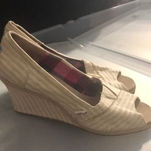 Stripped Khaki/Cream Tom’s Wedge Platform Size 12